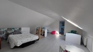 a bedroom with a bed in a white room at Maison avec jardin pour 7 pers à Vibraye - Perche 2h de Paris - 45 min circuit 24h du Mans in Vibraye