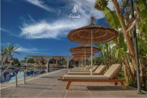 Бассейн в Palmonte Suites Hotel & SPA или поблизости