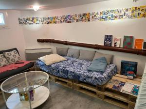 a room with a bed and a couch and a table at Maison 6 chambres Paris in Villejuif