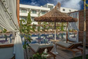 Бассейн в Palmonte Suites Hotel & SPA или поблизости