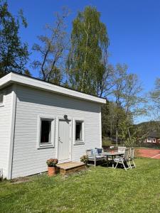 Gallery image of Lilla huset med tennisbana in Raksta