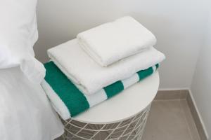 a stack of towels in a basket in a bathroom at El Acuario - Primera línea y todas las ventanas dan al mar in Cullera