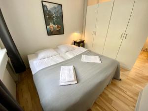 a bedroom with a bed with two towels on it at Gothersgade 101C in Copenhagen