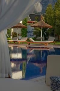 Бассейн в Palmonte Suites Hotel & SPA или поблизости