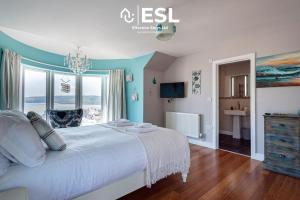 a bedroom with a large white bed with a window at 4 En Suite Bedroom Home Overlooking New Quay Sea in New Quay +38 photos