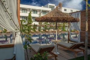 Бассейн в Palmonte Suites Hotel & SPA или поблизости