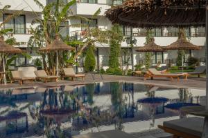 Бассейн в Palmonte Suites Hotel & SPA или поблизости