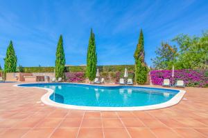 Бассейн в Mar da Luz Resort или поблизости