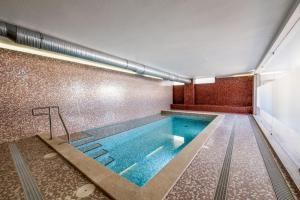 Бассейн в Mar da Luz Resort или поблизости