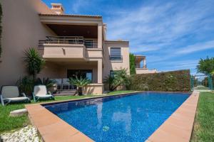 Бассейн в Mar da Luz Resort или поблизости