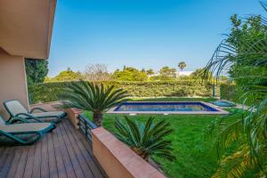 Бассейн в Mar da Luz Resort или поблизости