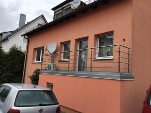 a car parked in front of a building with a balcony at Ferienwohnung Nella in Amberg