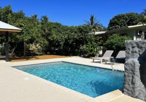 Pare LODGE TAHITI内部或周边的泳池