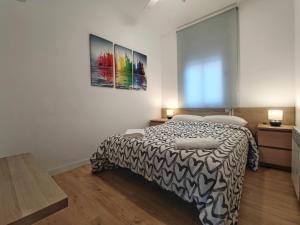 Posteľ alebo postele v izbe v ubytovaní LG DownTown Sabadell Apartment