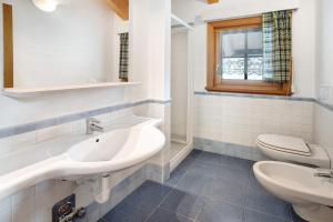 a bathroom with a sink and a toilet at Baita Valandrea 3 in Livigno