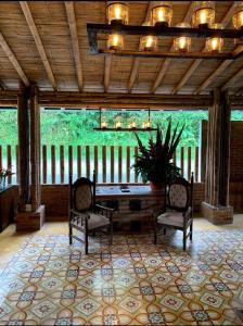 a dining room with a table and two chairs at Hotel Vísperas in Santa Rosa de Cabal