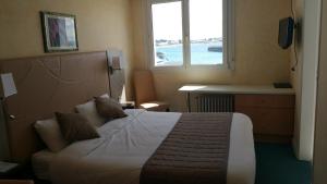 Postel nebo postele na pokoji v ubytování Hotel De La Mer