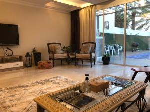 Amwaj IslandPrivate pool with Beachfront access Villa的相册照片