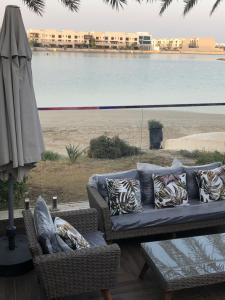 Amwaj IslandPrivate pool with Beachfront access Villa的相册照片