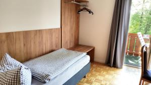 Postel nebo postele na pokoji v ubytování Pension Schneider, Bad Gögging