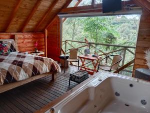 Postel nebo postele na pokoji v ubytování Glamping Rionegro- arrayanes