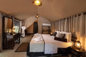 Katil atau katil-katil dalam bilik di Leopard Trails Wilpattu