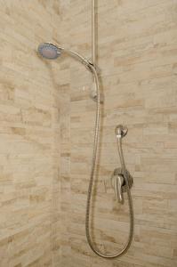 een douche met een douchekop in de badkamer bij Art Village Residence in Bisceglie