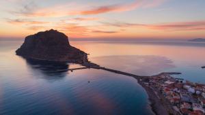 Gallery image of Kalnterimi Guesthouses in Monemvasia +19 photos
