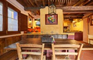 Posezení v ubytování Galliner, El Reixac Casa Rural + 13 fotografií