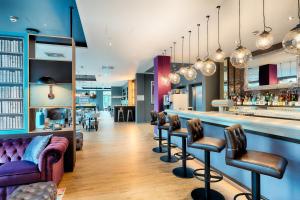 a bar at a restaurant with stools at Premier Inn Wiesbaden City Centre in Wiesbaden