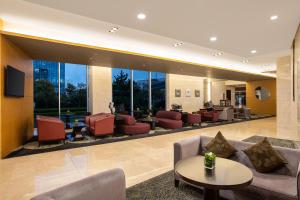 Posezení v ubytování Crowne Plaza Shanghai Xiayang Lake by IHG