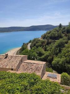 a view of a beach and a body of water at Maison de village type 2 in Sainte-Croix-de-Verdon