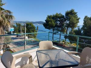 a table and chairs on a balcony overlooking the water at Apartmani Sunce in Bar