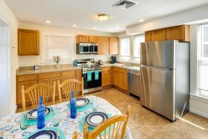A kitchen or kitchenette at Milford Vacation Rental Steps to the Beach!