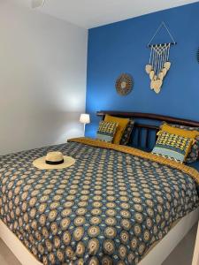 Letto o letti in una camera di MOGAN PEARL - POOL - DOUBLE TERRACE - OCEAN VIEW - BEACH - WIFI - WONDERFUL Complex - FREE DIGITAL TRAVEL GUIDE