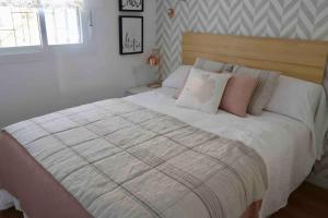Posteľ alebo postele v izbe v ubytovaní Sanlúcar Bajo de Guía PG Apartamentos + 37 fotografií