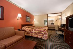 A bed or beds in a room at Knights Inn Aiken
