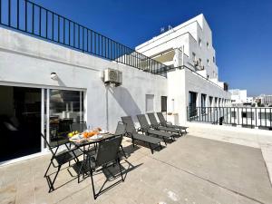 Gallery image of Quarteira Ocean Breeze 1 With Pool by Homing in Quarteira