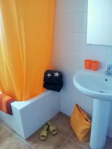 Kylpyhuone majoituspaikassa Hostal Villa Catí