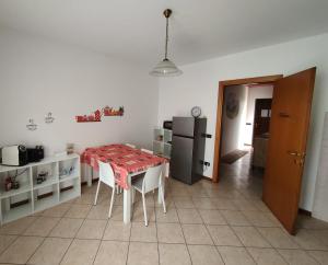 A kitchen or kitchenette at Dolce Ricordo, locazione turistica