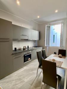 a kitchen with a table and chairs and a dining room at Comoluxhouse- Intero appartamento in Como