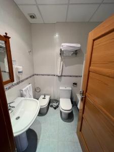 A bathroom at Hostal Villa el Colmenar