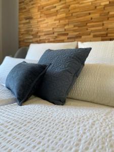 Postel nebo postele na pokoji v ubytování Das Bergquartier - Ferienwohnung Rabenkopf