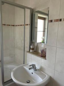 Koupelna v ubytování Das Bergquartier - Ferienwohnung Rabenkopf