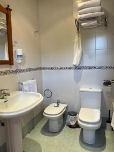 A bathroom at Hostal Villa el Colmenar