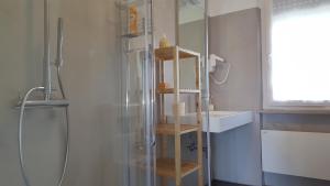 A bathroom at La Casa Verde Torbole