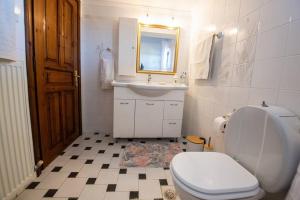Koupelna v ubytování VILLA ALOLEA + 27 fotografií
