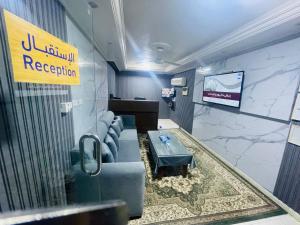 a waiting room with a couch and a table at Al Rakaez Tourist Hostel in Al Hada