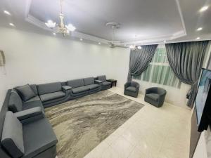 a living room with a couch and two chairs at Al Rakaez Tourist Hostel in Al Hada