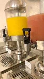 a glass of orange juice sitting on top of a stove at Hotel Mendes Azevedo - próximo ao Araguaia Shooping, Rodoviária e a REGIÃO 44 - By Up Hotel in Goiânia